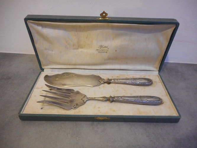 PAIRE DE COUVERTS A SERVIR EN ARGENT FOURRE DE 247.7 GRAMMES