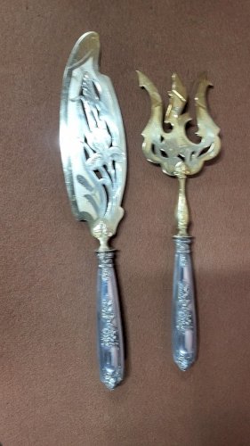 PAIRE DE COUVERTS DE SERVICE EN ARGENT FOURRE POINCON MINERVE