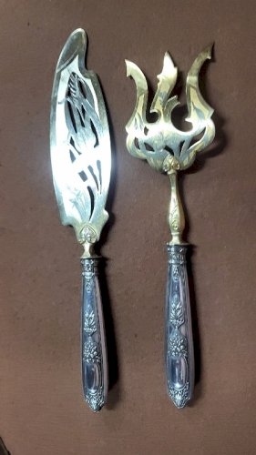 PAIRE DE COUVERTS DE SERVICE EN ARGENT FOURRE POINCON MINERVE