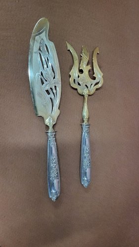 PAIRE DE COUVERTS DE SERVICE EN ARGENT FOURRE POINCON MINERVE