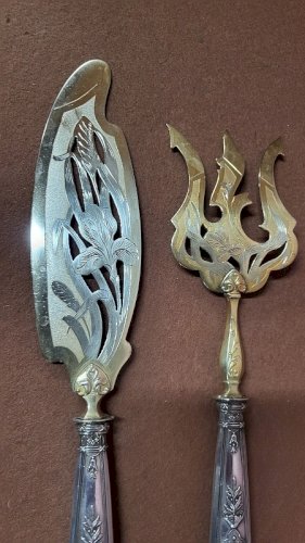 PAIRE DE COUVERTS DE SERVICE EN ARGENT FOURRE POINCON MINERVE