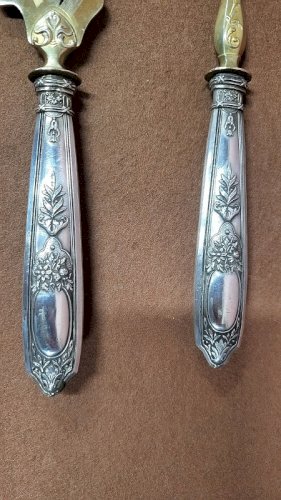 PAIRE DE COUVERTS DE SERVICE EN ARGENT FOURRE POINCON MINERVE