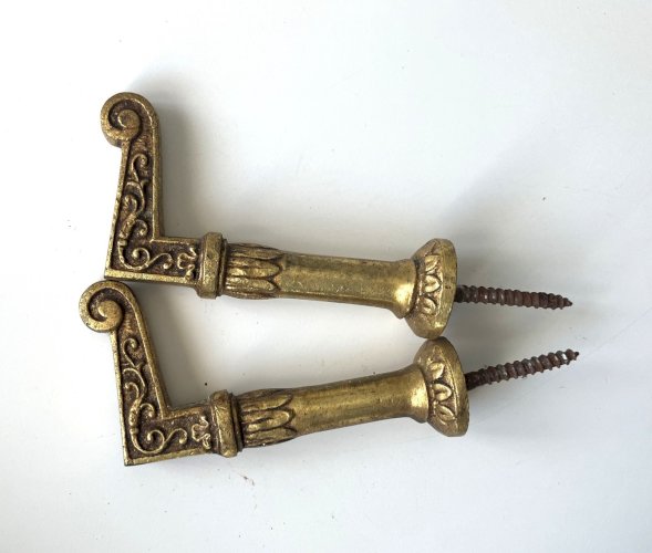 Paire de crochets pour embrasses de rideau laiton à visser longueur 7,4 cm C1