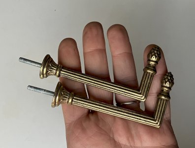 Paire de crochets pour embrasses de rideau laiton à visser longueur 8,5 cm