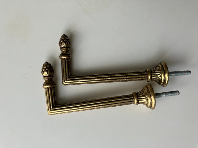 Paire de crochets pour embrasses de rideau laiton à visser longueur 8,5 cm