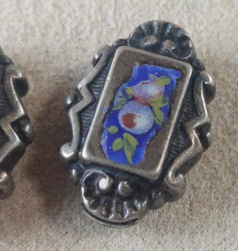 Paire de décors pour chaîne de montre gousset chatelaine, décor émaillé, argent