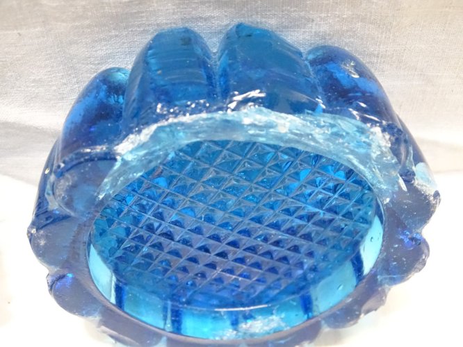 -PAIRE de DESSOUS DE PIED DE TABLE OU PIANO EN VERRE BLEU  VIDES POCHE    D