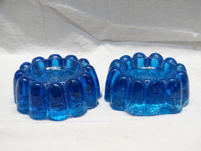-PAIRE de DESSOUS DE PIED DE TABLE OU PIANO EN VERRE BLEU  VIDES POCHE    D