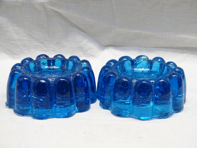 -PAIRE de DESSOUS DE PIED DE TABLE OU PIANO EN VERRE BLEU  VIDES POCHE    D