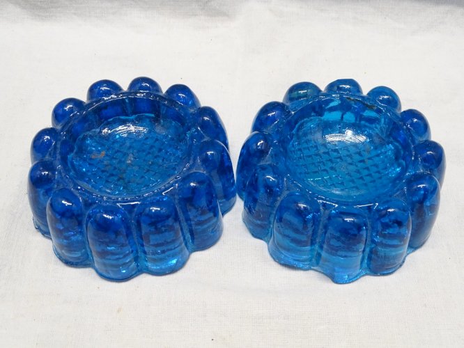 -PAIRE de DESSOUS DE PIED DE TABLE OU PIANO EN VERRE BLEU  VIDES POCHE    D