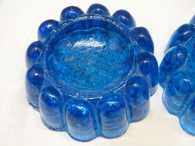 -PAIRE de DESSOUS DE PIED DE TABLE OU PIANO EN VERRE BLEU  VIDES POCHE    D