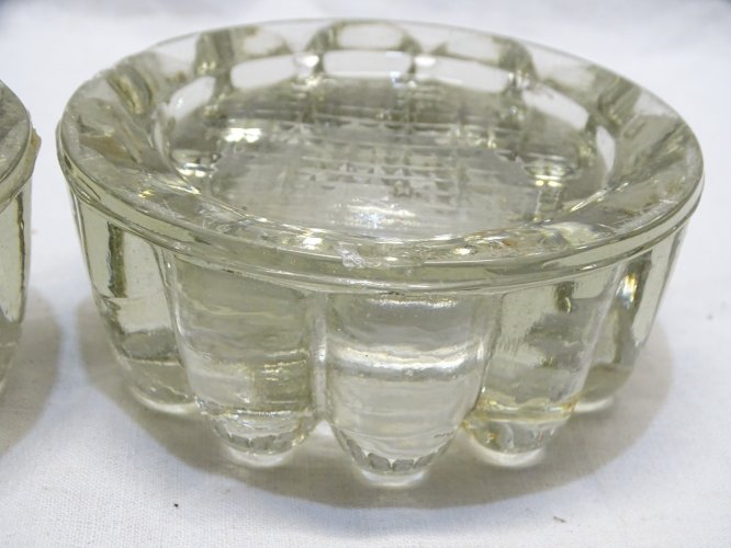 -PAIRE de DESSOUS DE PIED DE TABLE OU PIANO EN VERRE INCOLORE VIDES POCHE    D