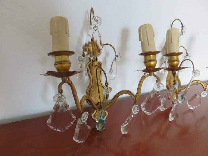 PAIRE DE DOUBLES APPLIQUES EN BRONZE ET PAMPILLES GOUTTES BLEUES ANNEES 30 40