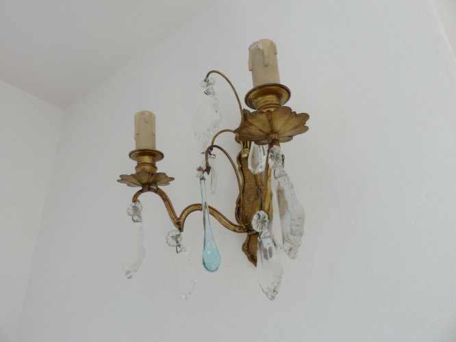 PAIRE DE DOUBLES APPLIQUES EN BRONZE ET PAMPILLES GOUTTES BLEUES ANNEES 30 40