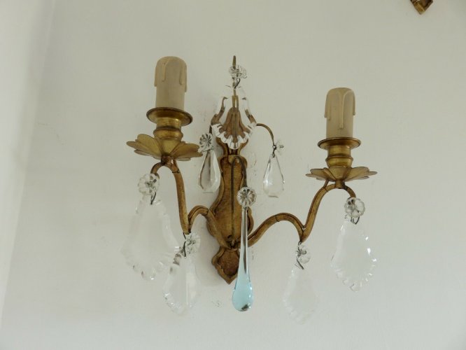 PAIRE DE DOUBLES APPLIQUES EN BRONZE ET PAMPILLES GOUTTES BLEUES ANNEES 30 40