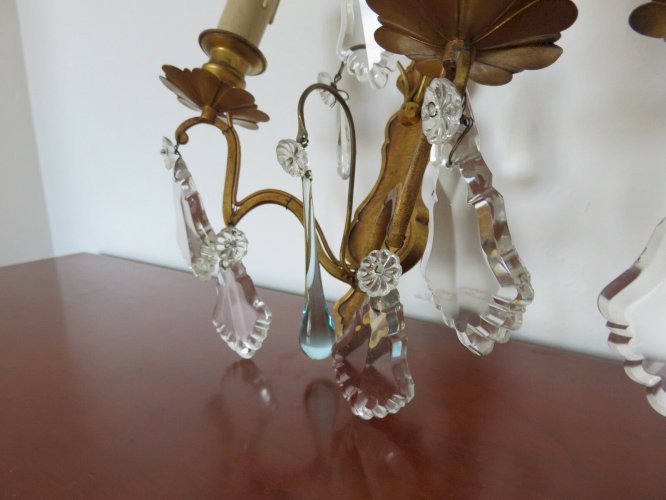 PAIRE DE DOUBLES APPLIQUES EN BRONZE ET PAMPILLES GOUTTES BLEUES ANNEES 30 40