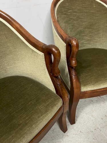 Paire de fauteuils de style gondole a col de cygnes XX siècle