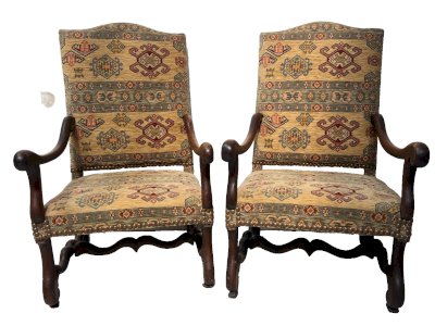 Paire de fauteuils de style Louis XIII a haut dossiers plats XX siècle