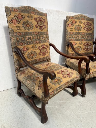 Paire de fauteuils de style Louis XIII a haut dossiers plats XX siècle