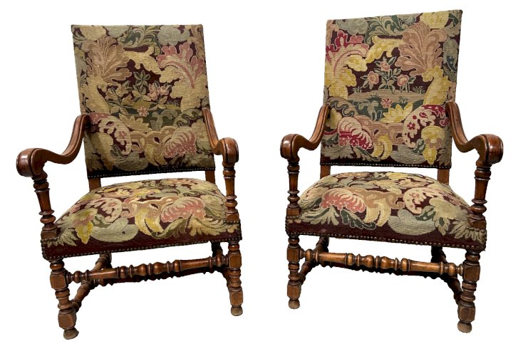 Paire de fauteuils de style Louis XIII a haut dossiers plats XX siècle