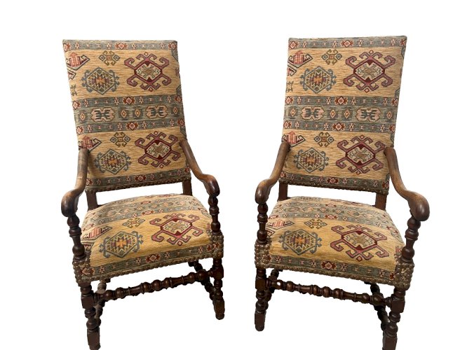 Paire de fauteuils de style Louis XIII a haut dossiers plats XX siècle