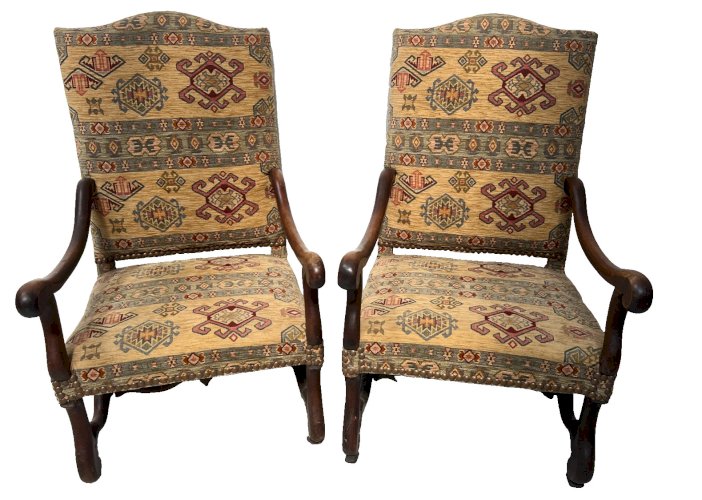 Paire de fauteuils de style Louis XIII a haut dossiers plats XX siècle