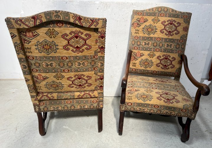 Paire de fauteuils de style Louis XIII a haut dossiers plats XX siècle