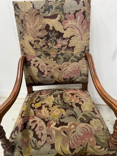 Paire de fauteuils de style Louis XIII a haut dossiers plats XX siècle