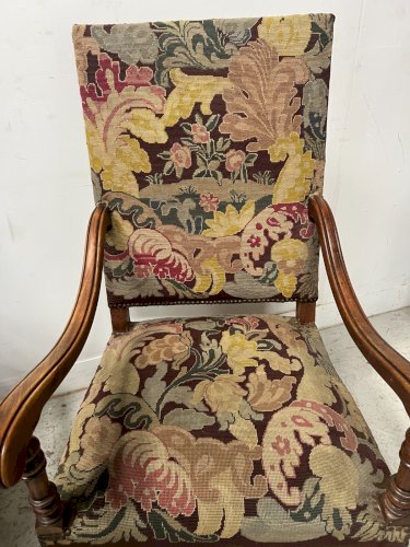 Paire de fauteuils de style Louis XIII a haut dossiers plats XX siècle