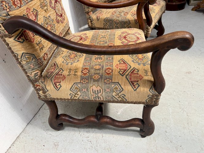 Paire de fauteuils de style Louis XIII a haut dossiers plats XX siècle