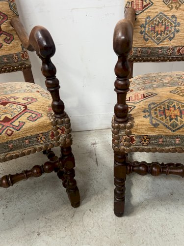 Paire de fauteuils de style Louis XIII a haut dossiers plats XX siècle