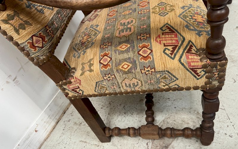 Paire de fauteuils de style Louis XIII a haut dossiers plats XX siècle