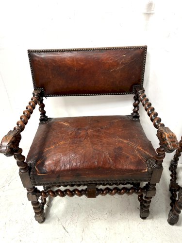 Paire de fauteuils de style Louis XIII en chene massif XX siècle