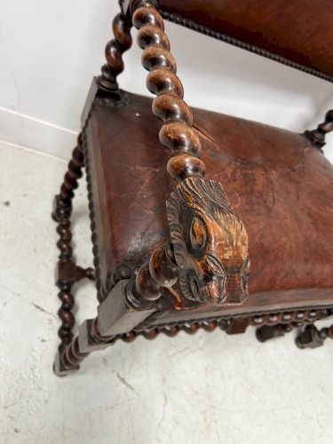 Paire de fauteuils de style Louis XIII en chene massif XX siècle