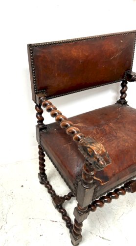 Paire de fauteuils de style Louis XIII en chene massif XX siècle
