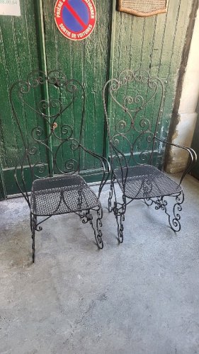 PAIRE DE FAUTEUILS EN FER FORGE NOIR