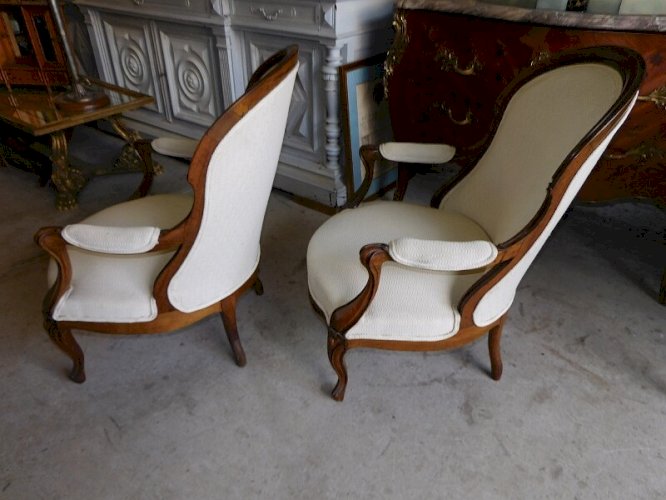 PAIRE DE FAUTEUILS EN NOYER MARQUETES DU XIX ème SIECLE