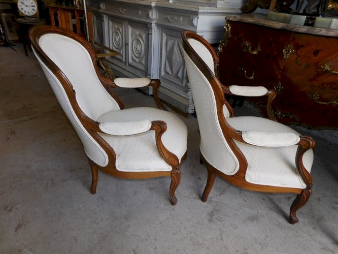 PAIRE DE FAUTEUILS EN NOYER MARQUETES DU XIX ème SIECLE