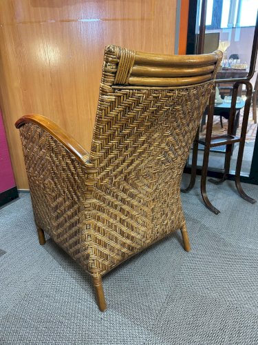 Paire de fauteuils en osier coloniaux