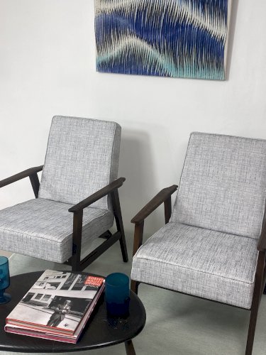 Paire de fauteuils Henryk Lis 300-190 année 70 tissu gris bleu chiné Ref :
