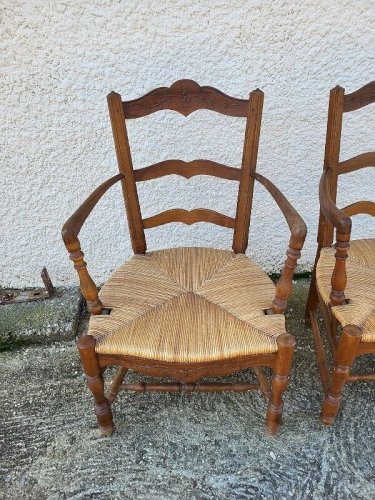 PAIRE DE FAUTEUILS PROVENCAL PAILLES EN NOYER