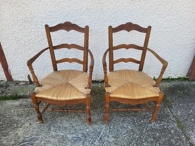 PAIRE DE FAUTEUILS PROVENCAL PAILLES EN NOYER