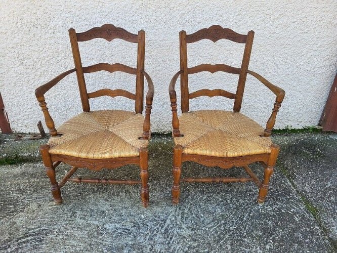 PAIRE DE FAUTEUILS PROVENCAL PAILLES EN NOYER