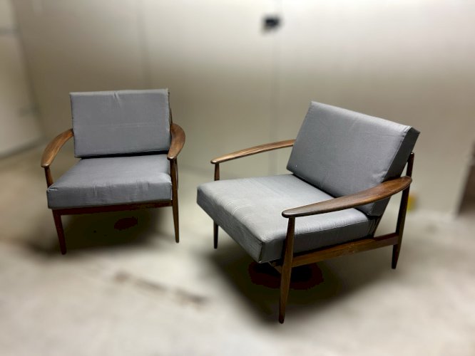 Paire de fauteuils scandinaves Grete Jalk