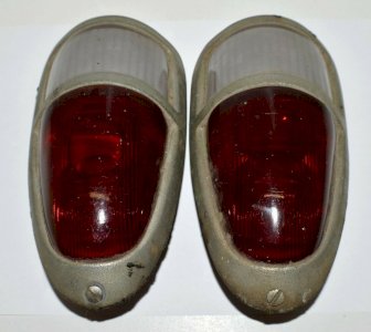 -PAIRE de FEUX de VOITURE ANCIENNE VHC FORD BUICK ou AUTRE à définir jus grange