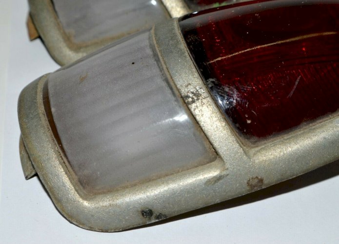 -PAIRE de FEUX de VOITURE ANCIENNE VHC FORD BUICK ou AUTRE à définir jus grange