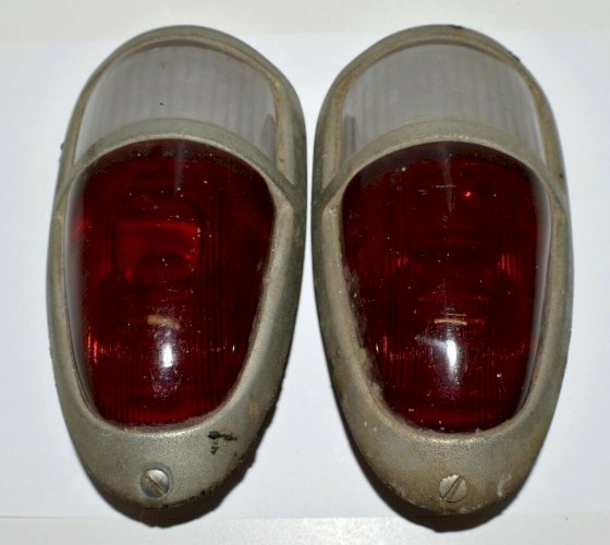 -PAIRE de FEUX de VOITURE ANCIENNE VHC FORD BUICK ou AUTRE à définir jus grange