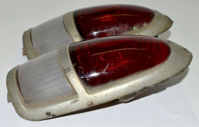 -PAIRE de FEUX de VOITURE ANCIENNE VHC FORD BUICK ou AUTRE à définir jus grange