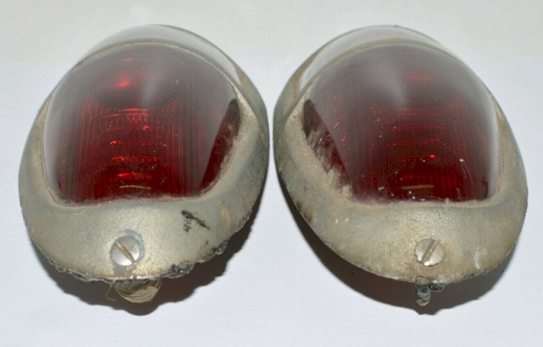 -PAIRE de FEUX de VOITURE ANCIENNE VHC FORD BUICK ou AUTRE à définir jus grange