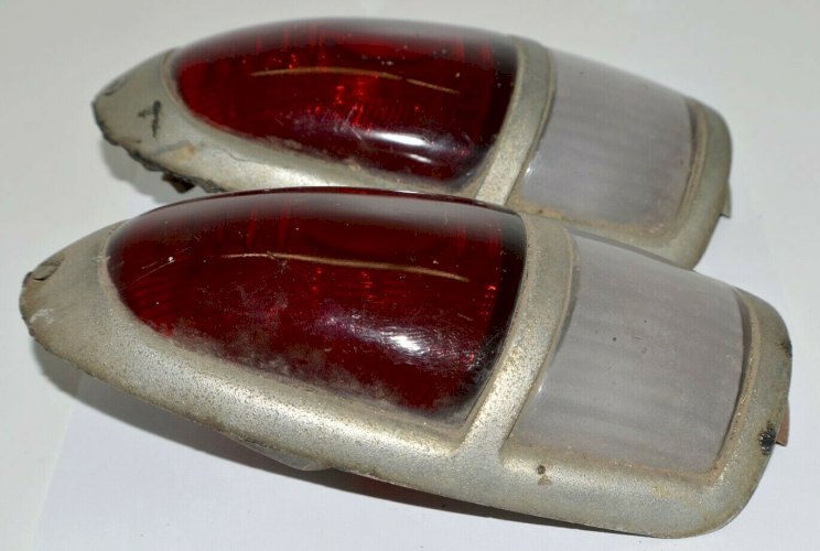 -PAIRE de FEUX de VOITURE ANCIENNE VHC FORD BUICK ou AUTRE à définir jus grange